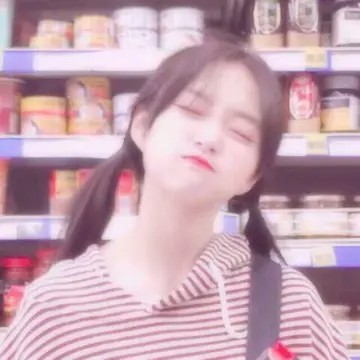 女生头像/一定要站在你所热爱的世界里闪闪发光。