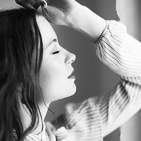 欧美伤感头像女生黑白 黑白欧美美女伤感的头像 (20)