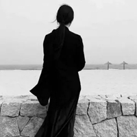 头像黑白女生背影伤感 黑白背影微信头像女生伤感 (14)