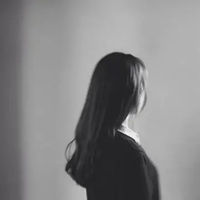 头像黑白女生背影伤感 黑白背影微信头像女生伤感 (21)