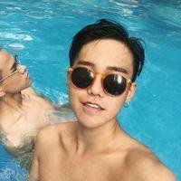 在游泳池的男头像 (5)