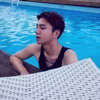 在游泳池的男头像 (13)