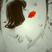 微信头像女背影或侧面短发红色衣