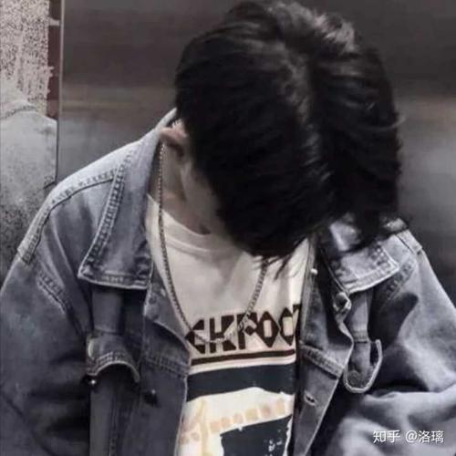 有哪些适合男生用的超级酷的微信头像