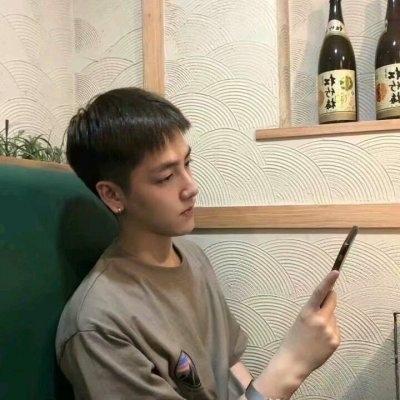 好看又超酷的男生微信头像得不到的为何戒不掉