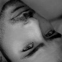 微信韩风高冷男头像【点击鼠标右键下载】