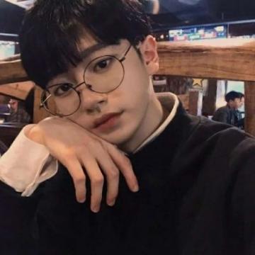 2019最火爆微信头像男生霸气个性 全世界都对只有我不明是非