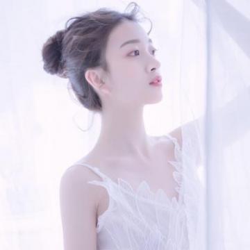 清新简单干净的女生微信头像 你的出现明媚了整个夏天