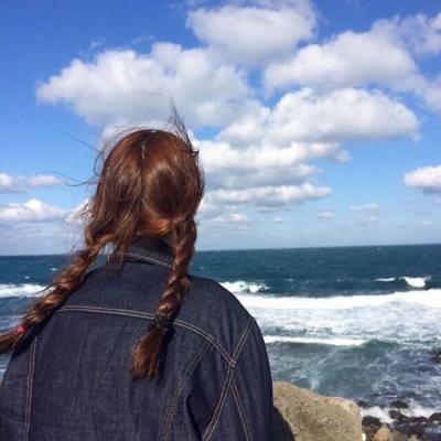 微信头像女生简单背影你触及不到的最美好