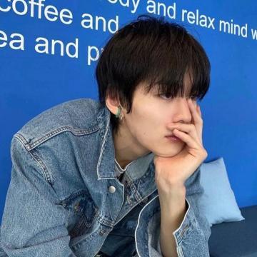 微信帅气干净男生头像