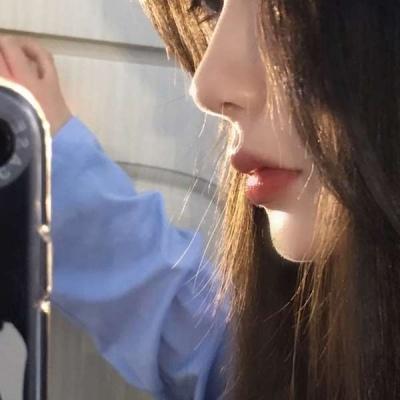 美女伤感惆怅的个性微信头像 有点内向又有点开朗还有点敏感