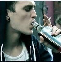 男生伤感喝酒头像【点击鼠标右键下载】