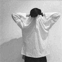 伤感黑白男头像 昨日伤已逝【点击鼠标右键下载】