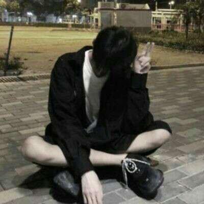 网图男生头像背影伤感