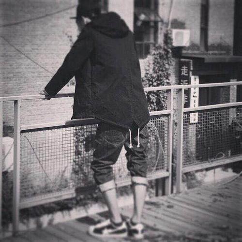 灰太狼伤感图片【点击鼠标右键下载】