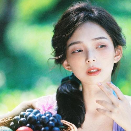 胶片风格气质女孩微信头像