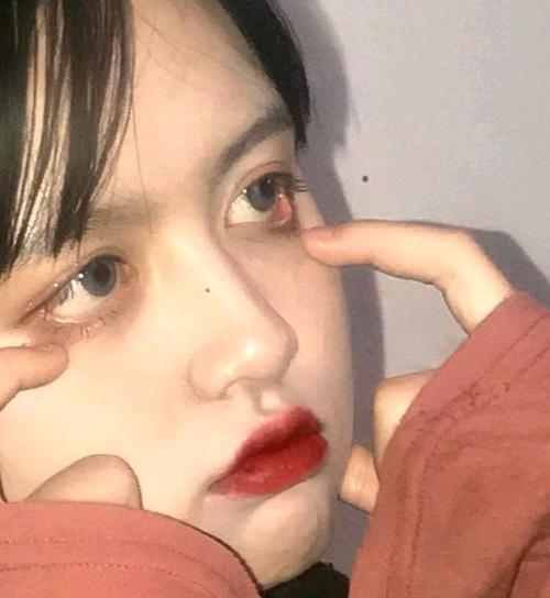 酷酷的时尚长发御姐女生头像