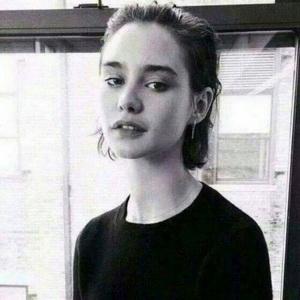 酷酷的欧美女生微信头像