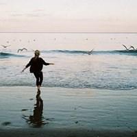 微信头像背影女海边