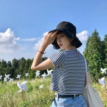 短发女生侧脸微信头像有意境好看的 一颗心反反复复的想你