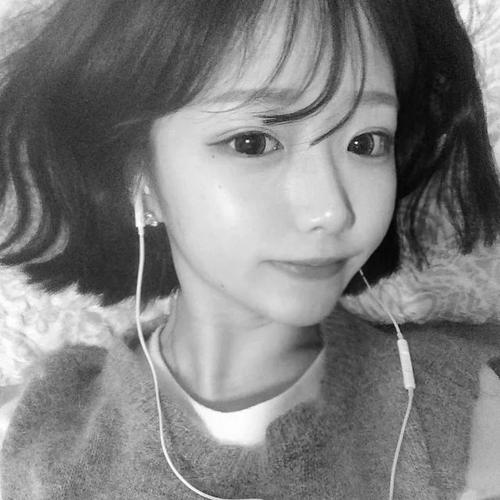 最新高颜值黑白头像图片大全精选黑白美女微信头像