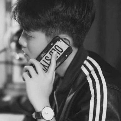 2019最新男生头像黑白侧脸伤感 众口难调过得开心就好