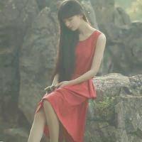 美女穿红衣裙子性感女人照片_微信头像图片大全