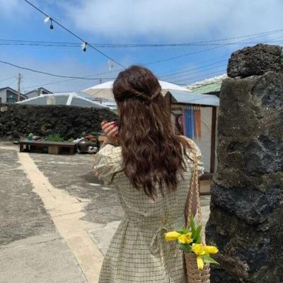 微信背影头像女生唯美清新 夏日阳光青春头像女生背影-腾牛个性网