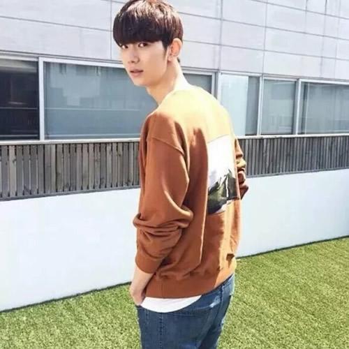 回首的帅气_微信头像男图片_扣扣居