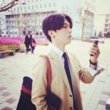 2019微信头像男生帅气 忘记一个人无非需要时间与新欢,男生头像图片-