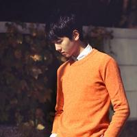 自拍照男中间一个帅图片_微信头像图片大全