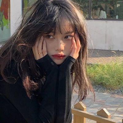 强颜欢笑头像女伤感不开心 很丧很压抑的emo微信头像女生_女生头像_美