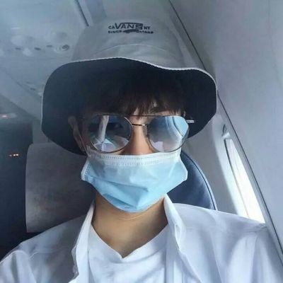 高冷个性小丑男生微信头像 嘴里的话在逞强眼里的泪在投降-腾牛个性网