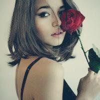 最新嘴叼玫瑰花头像_微信头像图片大全