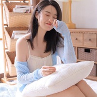 可爱白皙的少女