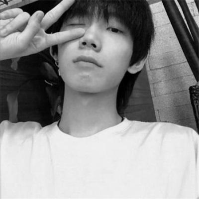 黑白头像男生冷酷霸气真人 超帅气男生高清微信头像图片大全_男生头像