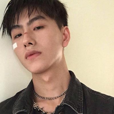 潮流微信头像男生-男生头像 - 壁纸之家