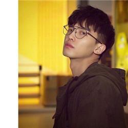 2018最火爆微信头像高清男生超拽 约起来短发少年们-男生头像