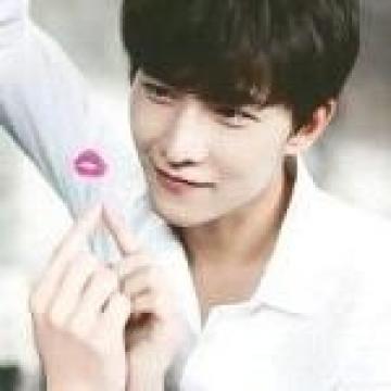 微信杨洋帅气个性迷妹头像 有种幸福是让我牵着你的手,男生头像图片-