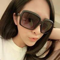 戴眼镜的女生头像唯美 (6)