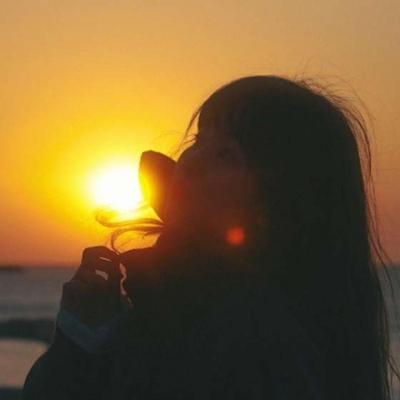 迎着阳光的女生头像,高清微信头像励志女生简单气质_女生头像_美头网