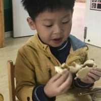 小孩子吃包子好可爱的头像 (9)