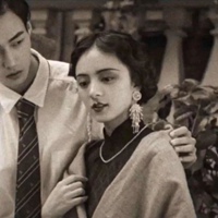 动漫情侣头像:两斤桃花酿做酒,万杯不及你温柔