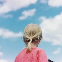 蓝天下的女生背影头像 (7)