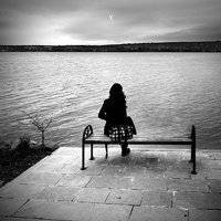 微信头像女生坐着侧面 (2)