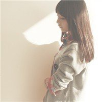 微信头像女生侧身低头 (12)