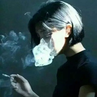 手指叼烟吸烟的女头 (6)